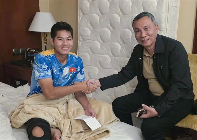 Hoàn Trả Hàng Ngày/Tuần FCB8